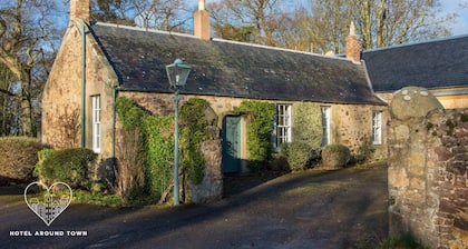 Stunning Stables Cottage in East Lothian Country Estate