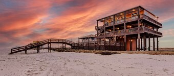 Beachfront, Huge Deck and Private Heated Pool
