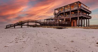 Beachfront, Huge Deck and Private Heated Pool