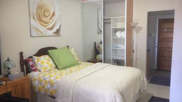 1 bedroom, free WiFi, bed sheets