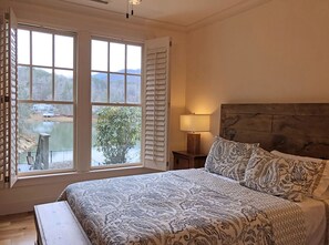 4 bedrooms, desk, iron/ironing board, free WiFi