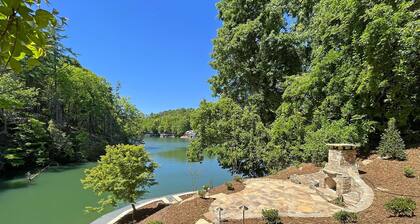 Private Lakefront Estate | Hot Tub | Game Room | Boathouse | Kayaks & SUPs