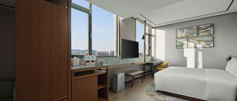 Basic Room, 1 King Bed | 1 bedroom, premium bedding, down duvets, memory-foam beds