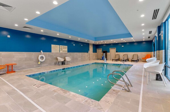 Indoor pool, pool loungers