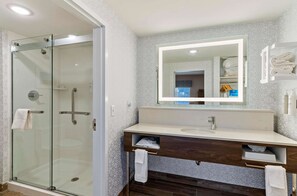 Bathroom shower - Hampton Inn Colorado Springs Northeast (Colorado Springs)