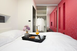 Apartment | 1 bedroom, desk, iron/ironing board, travel crib - Sun Spalato Suite (Makarska)