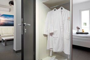 公寓 | 浴室 | 浴缸、免費盥洗用品、拖鞋、毛巾