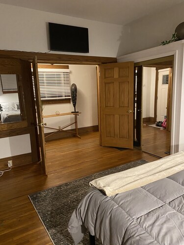 Cheerful Downtown 3 Bedroom home in the historic area of Columbus