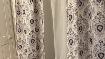 Combined shower/tub, hair dryer, towels, shampoo