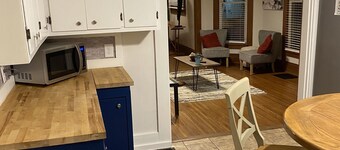 Cheerful Downtown 3 Bedroom home in the historic area of Columbus