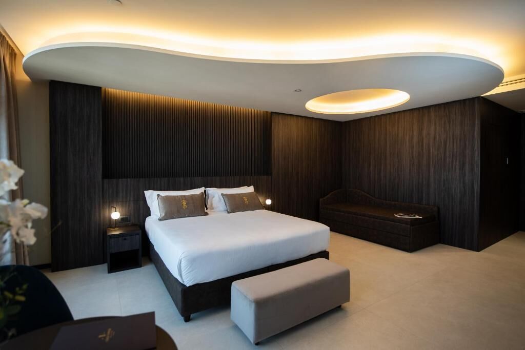 Egyptian cotton sheets, premium bedding, down comforters, minibar