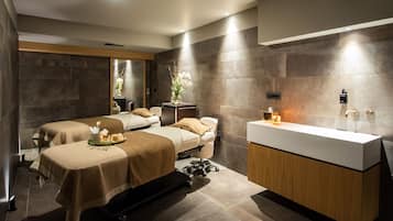 Couples treatment room(s), sauna, hot tub, steam room