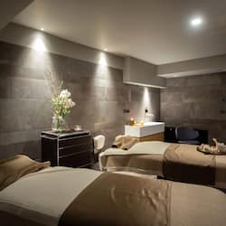 Couples treatment room(s), sauna, hot tub, steam room
