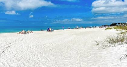DIRECT GULFRONT CONDO - 2BR/2BA Condo with pool and tennis - By Island Real Esta