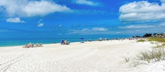 DIRECT GULFRONT CONDO - 2BR/2BA Condo with pool and tennis - By Island Real Esta