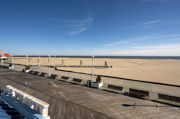 On the beach - Belmont Towers 204 by Seaside Vacations & Sales (Ocean City)