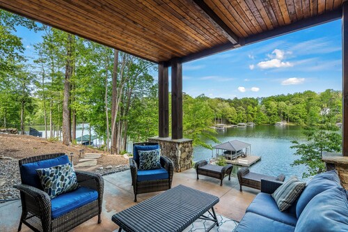 Hideaway Cove on Lake Keowee
