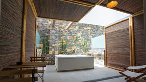 Queen Room With Spa Bath | ลานระเบียง/นอกชาน