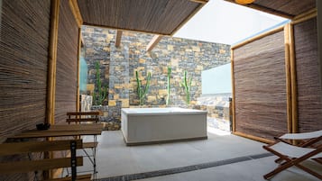 Queen Room With Spa Bath | 露台