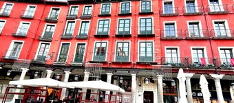 Espacios Blanco Plaza Mayor LUX: two rooms, 5 beds, balconies with views of the Plaza Mayor itself!