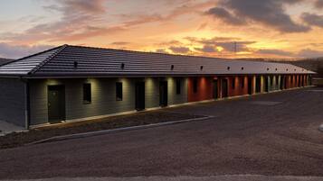 Vista frontal de la propiedad