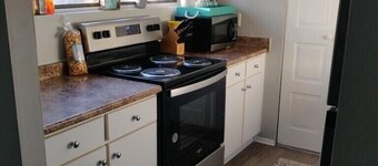 Cozy Getaway w/lots of Natural Light :) 5 mins to adventures