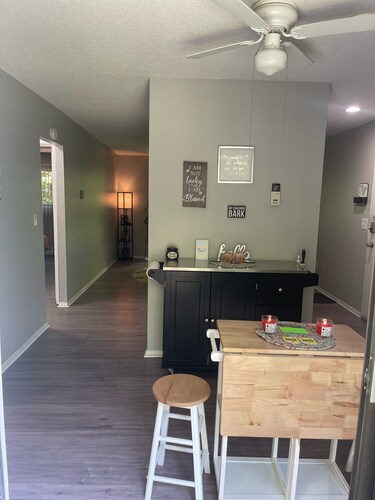 Cozy Getaway w/lots of Natural Light :) 5 mins to adventures