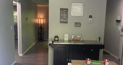 Cozy Getaway w/lots of Natural Light :) 5 mins to adventures