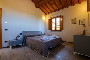3 chambres, fer et planche à repasser, Wi-Fi, draps fournis