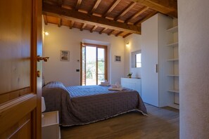 3 bedrooms, iron/ironing board, travel cot, WiFi