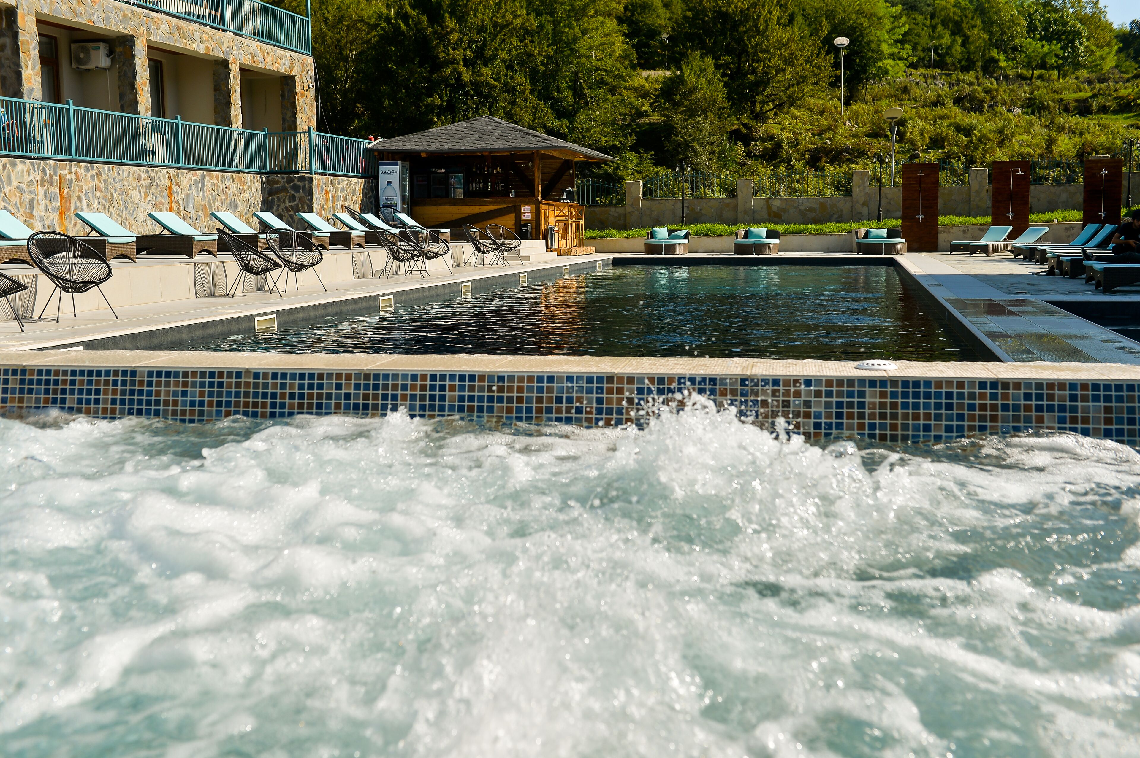 Sæsonbestemt udendørs pool, parasoller