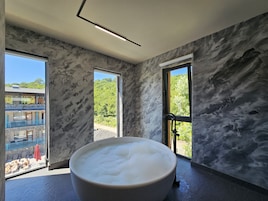 Ropa de cama hipoalergénica, wifi gratis y ropa de cama