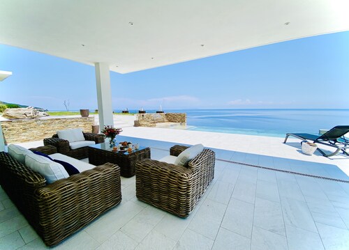 Prestigious villa at the water's edge - Pietracorbara