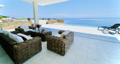 Prestigious villa at the water's edge - Pietracorbara