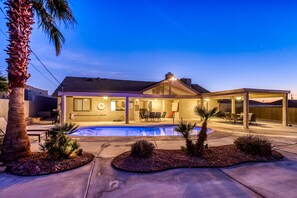 Piscina a l'aire lliure i piscina climatitzada