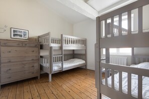4 bedrooms, desk, iron/ironing board, travel cot