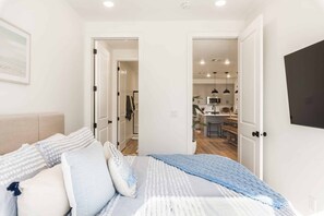 3 bedrooms, desk, iron/ironing board, travel crib