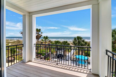 Charming oceanfront home with brand new renovations and private pool & spa
