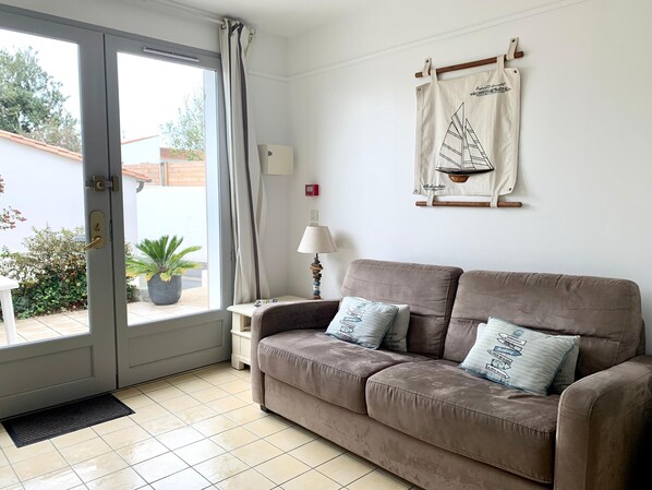 Tv, dvd-afspiller, bøger