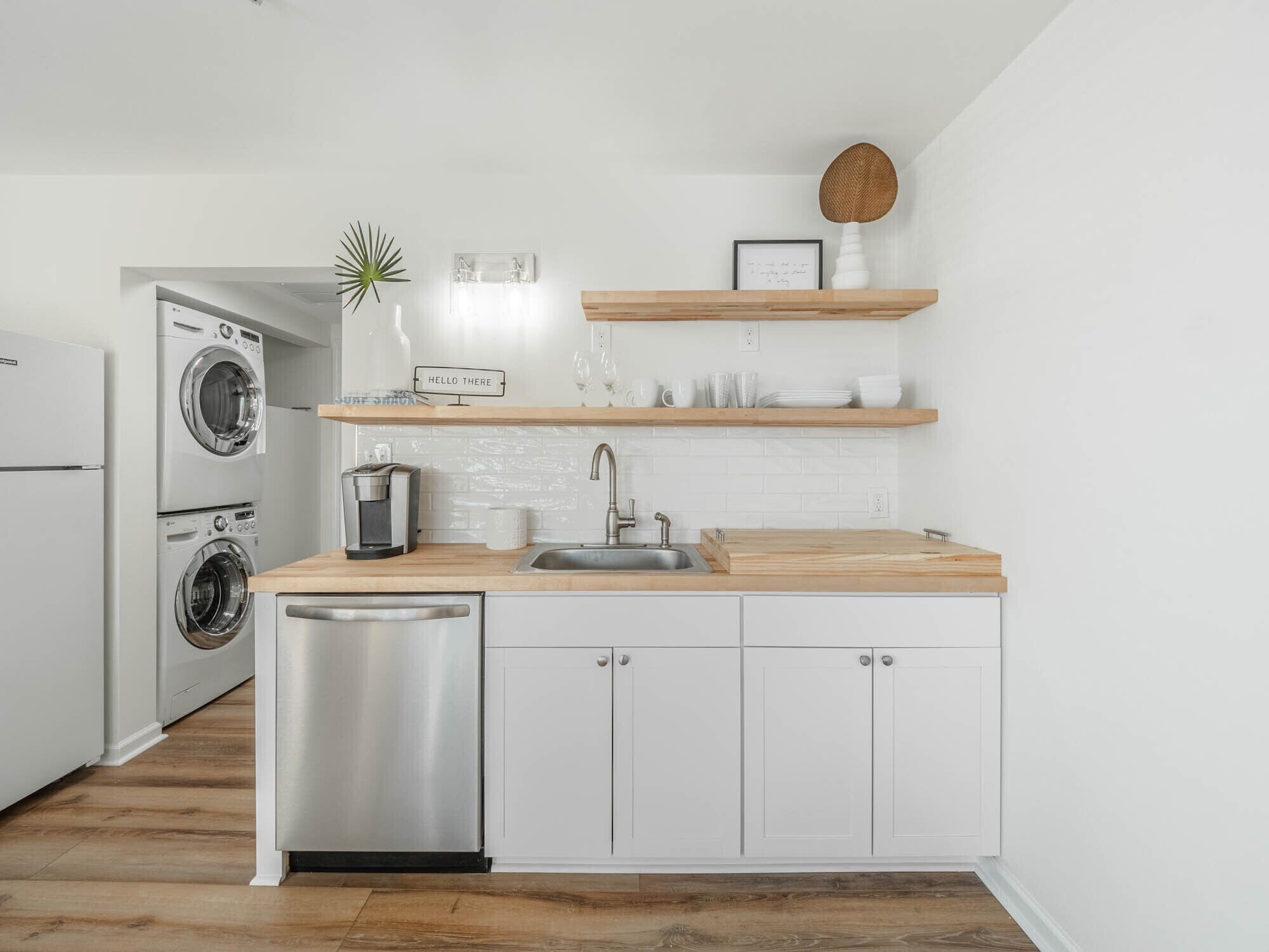 The Waterway 231: King + FSS 1BR Apartment with complex pool