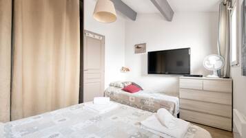 2 chambres, fer et planche Ă repasser, lit parapluie, accĂšs Internet