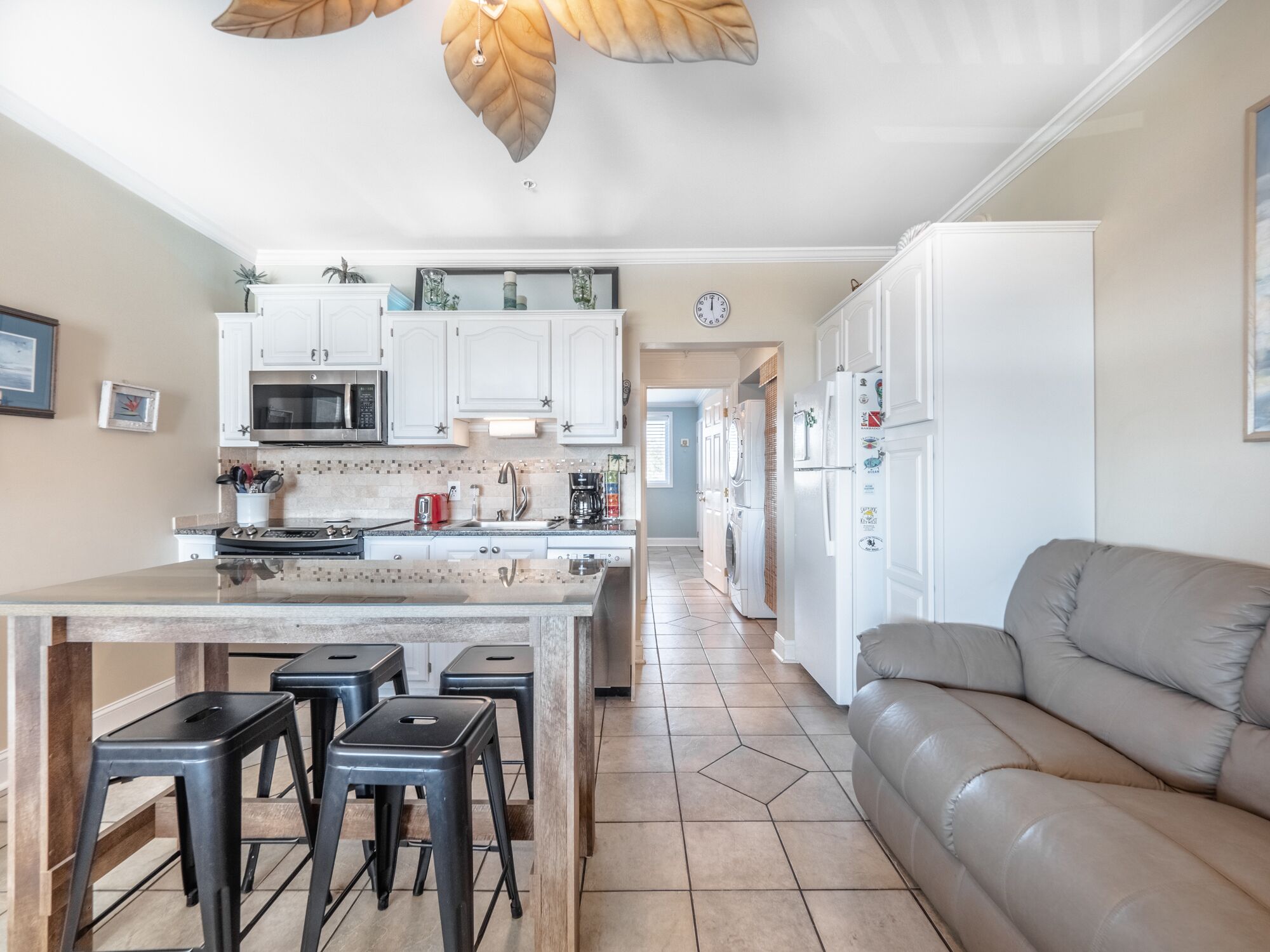 The Waterway 403: Queen + FSS 1BR Apartment with complex pool