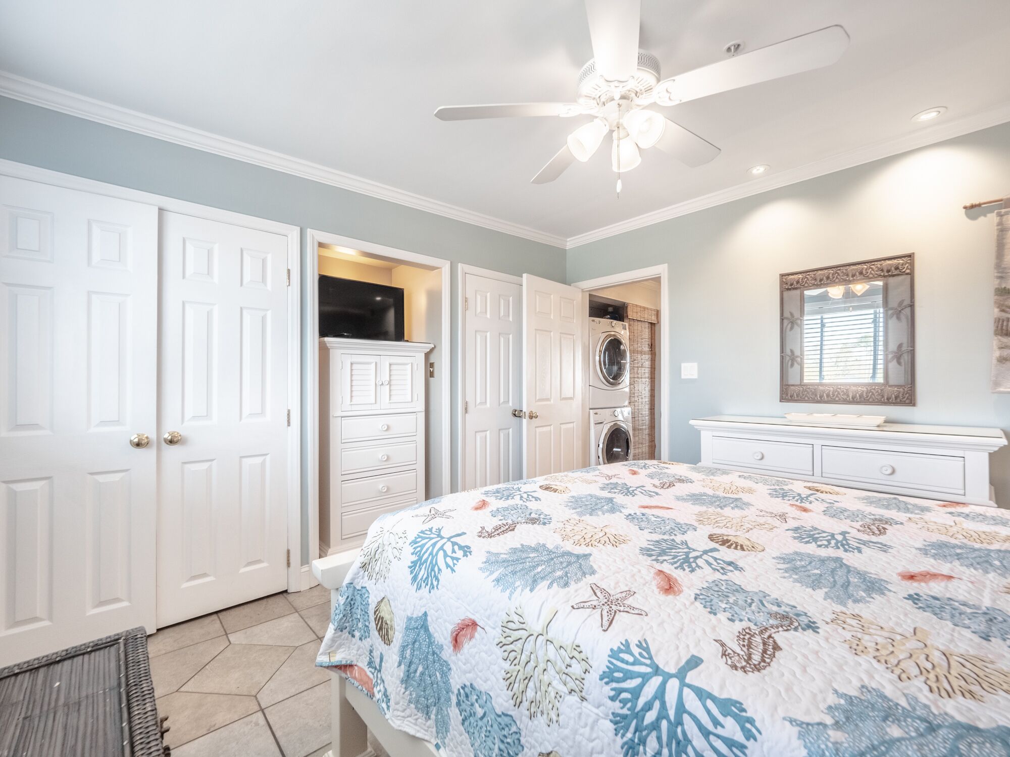 The Waterway 403: Queen + FSS 1BR Apartment with complex pool