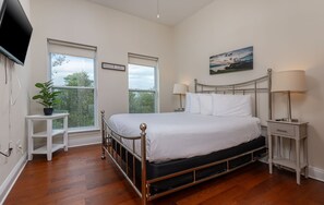 4 bedrooms, iron/ironing board, bed sheets