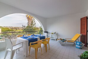 Dining - ALBUFEIRA SALGADOS BEACH 2 by HOMING (Albufeira)