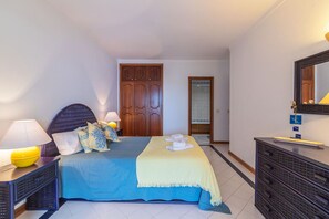 2 chambres, fer et planche à repasser, accès au Wi-Fi (inclus)
