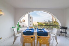 Outdoor dining - ALBUFEIRA SALGADOS BEACH 2 by HOMING (Albufeira)