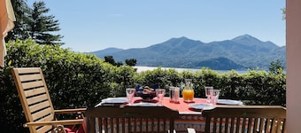 Doris apartment with lake view in Ghiffa