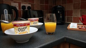 Een espressoapparaat, een koffiezetapparaat/waterkoker