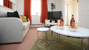 Huis | Woonruimte | Een 50-inch smart-tv met digitale zenders en een televisie